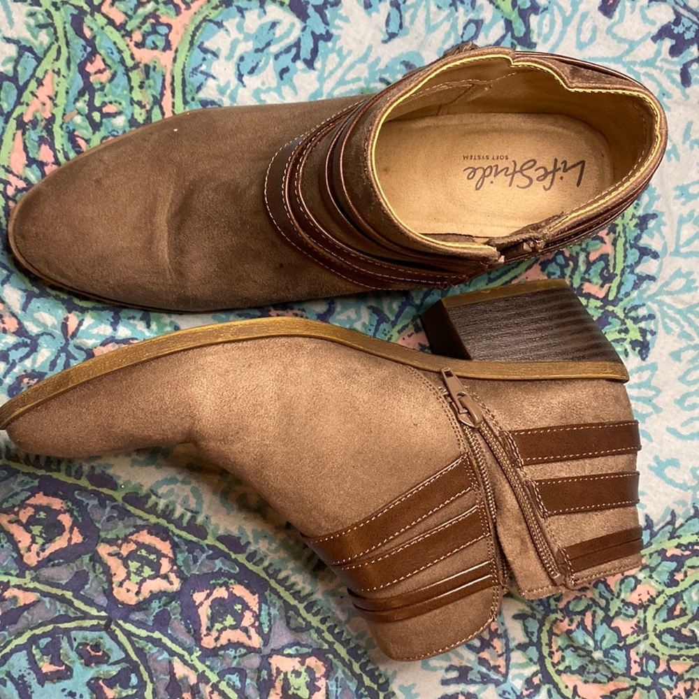 Life‎ Stride Soft System | Woman’s Small Heeled Booties | Size 7.5